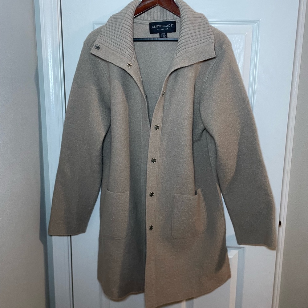 Vintage Centigrade Outerwear Tan 100% Wool Women's Large Long
Button Down